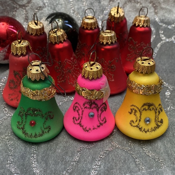 Vintage set of 10 glass bell ornaments and 2 glass balls
Christmas Classics - Picture 8 of 16